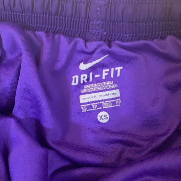 💥2 for $10💥Nike XS women’s athletic shorts - Picture 2 of 3
